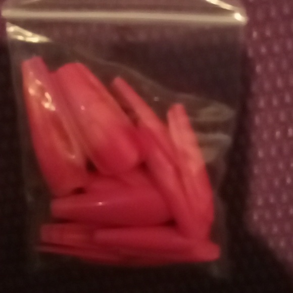 So what I'm selling is a kit to do your own press on nails And look cute. - Picture 2 of 8